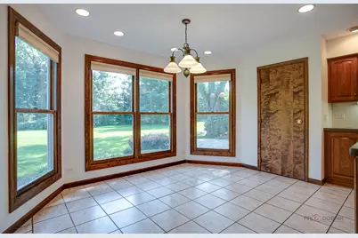 19665 W Hawthorne Boulevard, Mundelein, IL 60060 - Photo 13