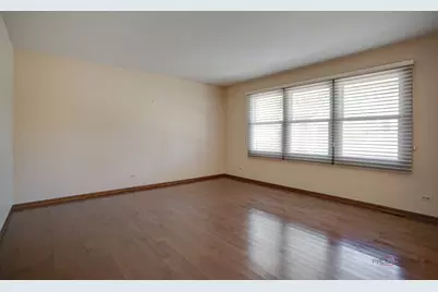 19665 W Hawthorne Boulevard, Mundelein, IL 60060 - Photo 5