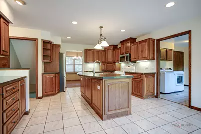 19665 W Hawthorne Boulevard, Mundelein, IL 60060 - Photo 11