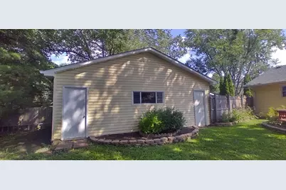 3884 Woodlawn Avenue, Gurnee, IL 60031 - Photo 33