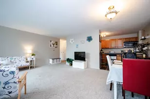 4250 N Marine Dr, Chicago, IL 60613 - Photo 7