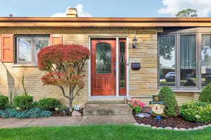 1058 Seymour Ave, Des Plaines, IL 60016 - Photo 3