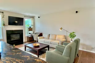 1903 Cobblestone Dr, Carpentersville, IL 60110 - Photo 5
