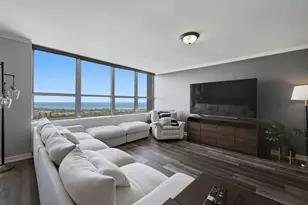 655 W Irving Park Rd, Chicago, IL 60613 - Photo 5