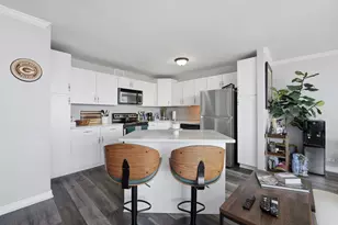 655 W Irving Park Rd, Chicago, IL 60613 - Photo 11