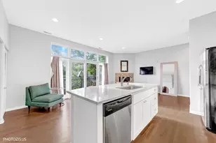 2251 W St Paul Ave, Chicago, IL 60647 - Photo 11