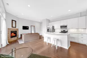 2251 W St Paul Ave, Chicago, IL 60647 - Photo 7