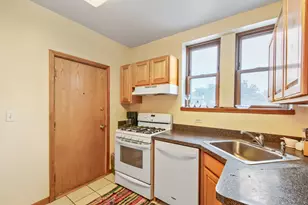 10943 S Longwood Dr, Chicago, IL 60643 - Photo 9