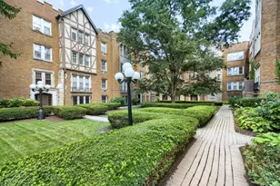 10943 S Longwood Dr, Chicago, IL 60643 - Photo 1