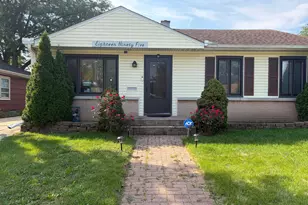 1895 Welwyn Ave, Des Plaines, IL 60018 - Photo 1
