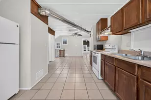 110 W 3rd St, Belvidere, IL 61008 - Photo 7