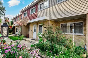 9123 Lamon Ave N, Skokie, IL 60077 - Photo 3