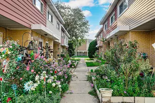 9123 Lamon Ave N, Skokie, IL 60077 - Photo 5
