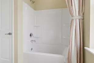 1104 Rebecca Ct, Libertyville, IL 60048 - Photo 13