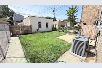 5706 N Maplewood Avenue #1, Chicago, IL 60659 - Photo 13
