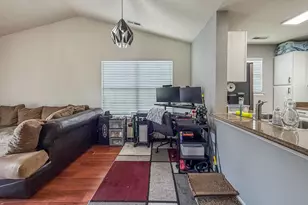 711 Newton Dr, Champaign, IL 61822 - Photo 9