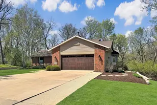 1669 Barberry Cir, Freeport, IL 61032 - Photo 3