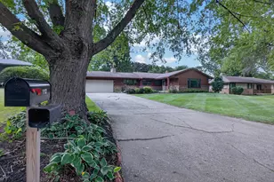 1112 Prestwick Pkwy, Rockford, IL 61107 - Photo 3