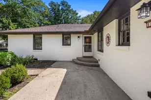 1107 Foothill Dr, Champaign, IL 61821 - Photo 3