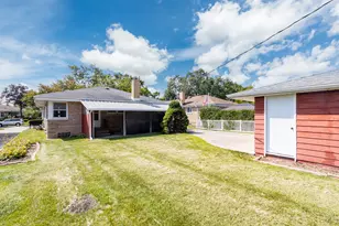 7046 W Cleveland St, Niles, IL 60714 - Photo 23