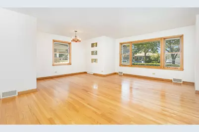7046 W Cleveland Street, Niles, IL 60714 - Photo 5