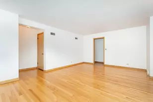 7046 W Cleveland St, Niles, IL 60714 - Photo 7