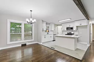 671 W St Aubin Dr, Addison, IL 60101 - Photo 5