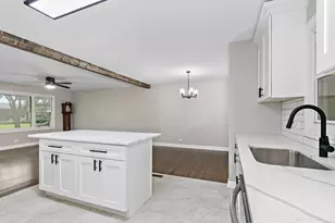 671 W St Aubin Dr, Addison, IL 60101 - Photo 9