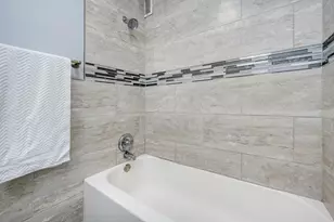 555 W Cornelia Ave, Chicago, IL 60657 - Photo 9