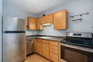 555 W Cornelia Ave, Chicago, IL 60657 - Photo 3