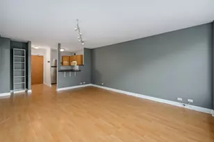 555 W Cornelia Ave, Chicago, IL 60657 - Photo 5