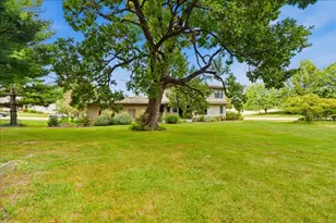 705 E Newton St, Heyworth, IL 61745 - Photo 9