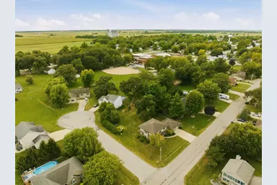 705 E Newton Street, Heyworth, IL 61745 - Photo 5