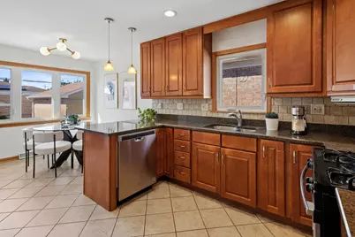 6905 W Leland Avenue, Harwood Heights, IL 60706 - Photo 7