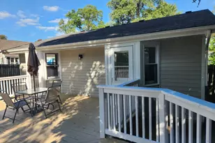 310 Lily Ln, Lakemoor, IL 60051 - Photo 9
