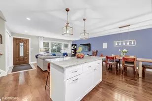 148 Jeffery Ln, Des Plaines, IL 60018 - Photo 9