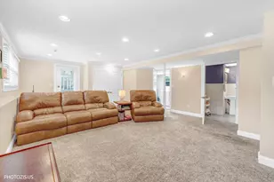 148 Jeffery Ln, Des Plaines, IL 60018 - Photo 25