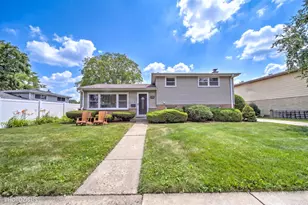 148 Jeffery Ln, Des Plaines, IL 60018 - Photo 1