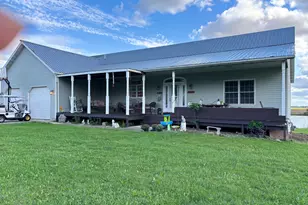 530 E Meuser Dr, Paxton, IL 60957 - Photo 1