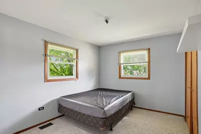 1055 Belle Plaine Avenue, Gurnee, IL 60031 - Photo 9