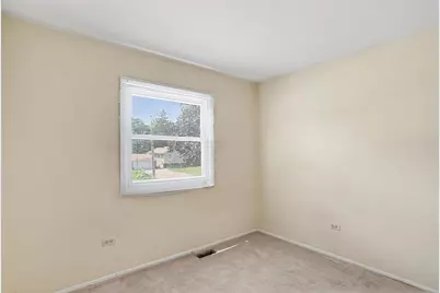 1055 Belle Plaine Avenue, Gurnee, IL 60031 - Photo 11