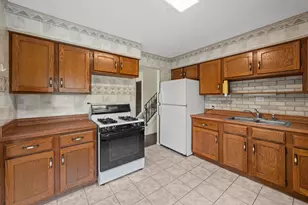 1024 Yorkshire Dr, Hanover Park, IL 60133 - Photo 7