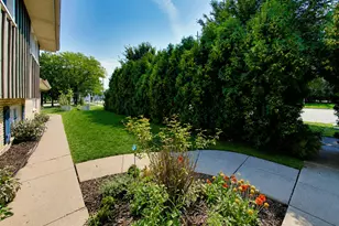 116 W Central Rd, Arlington Heights, IL 60005 - Photo 3