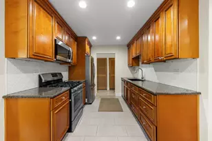 7101 Edgebrook Ln, Hanover Park, IL 60133 - Photo 9