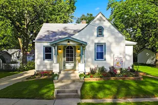930 N Dixon Ave, Dixon, IL 61021 - Photo 1