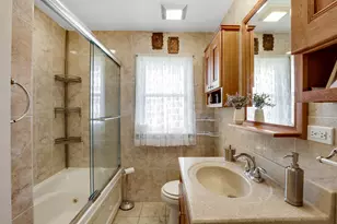 5253 Davis St, Skokie, IL 60076 - Photo 11
