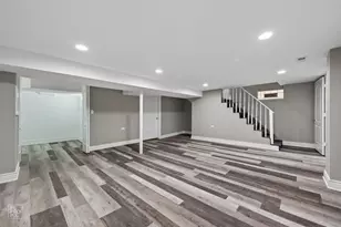 10639 S Forest Ave, Chicago, IL 60628 - Photo 17