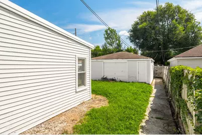 10639 S Forest Avenue, Chicago, IL 60628 - Photo 19