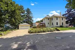 1426 W Lincoln Blvd, Freeport, IL 61032 - Photo 3