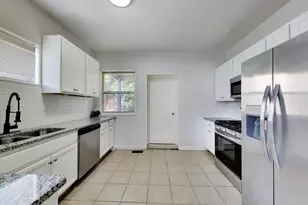 8301 S Maryland Ave, Chicago, IL 60619 - Photo 13